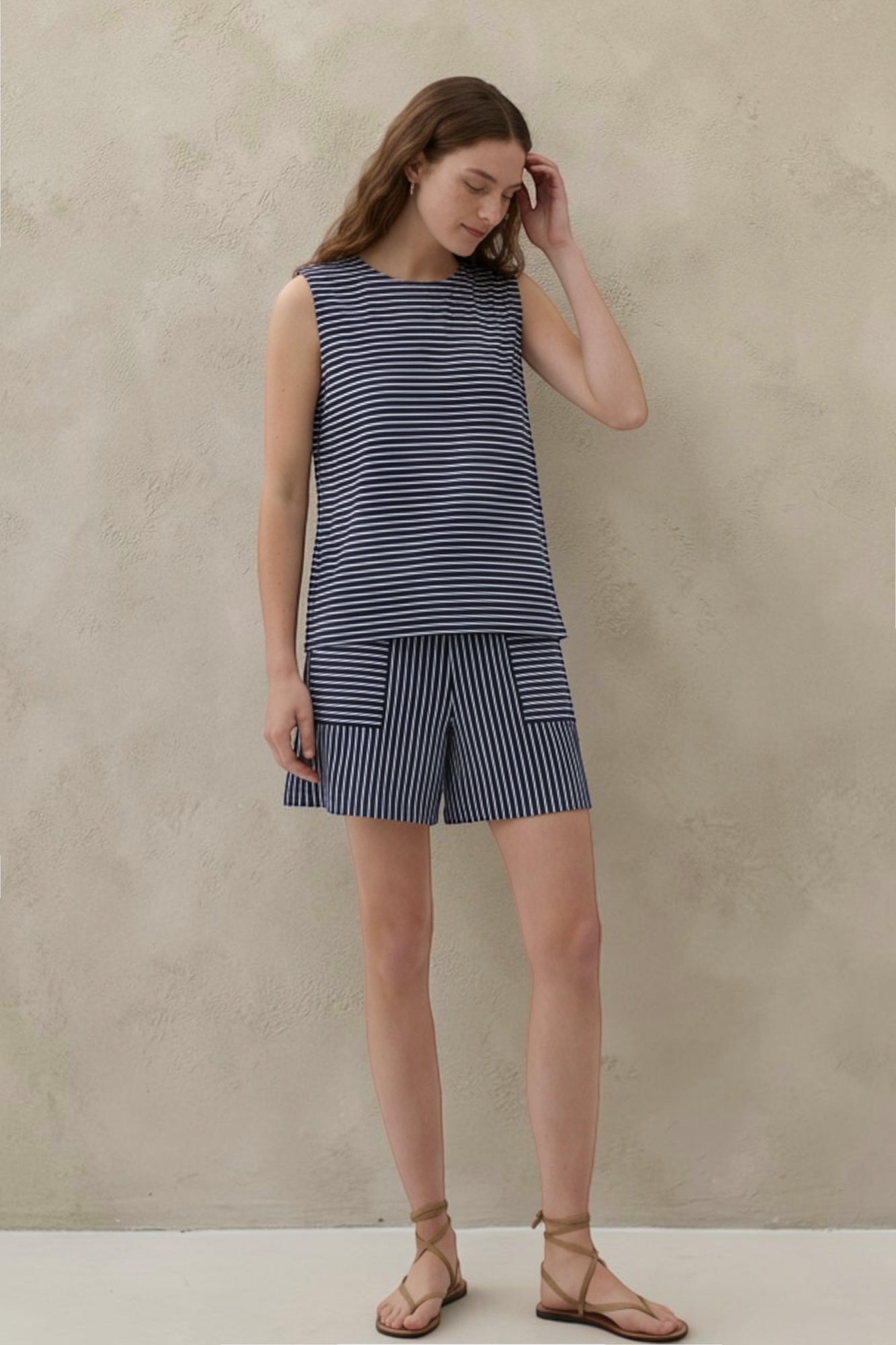 RETAMAS Sleevless and Shorts Jersey Set
