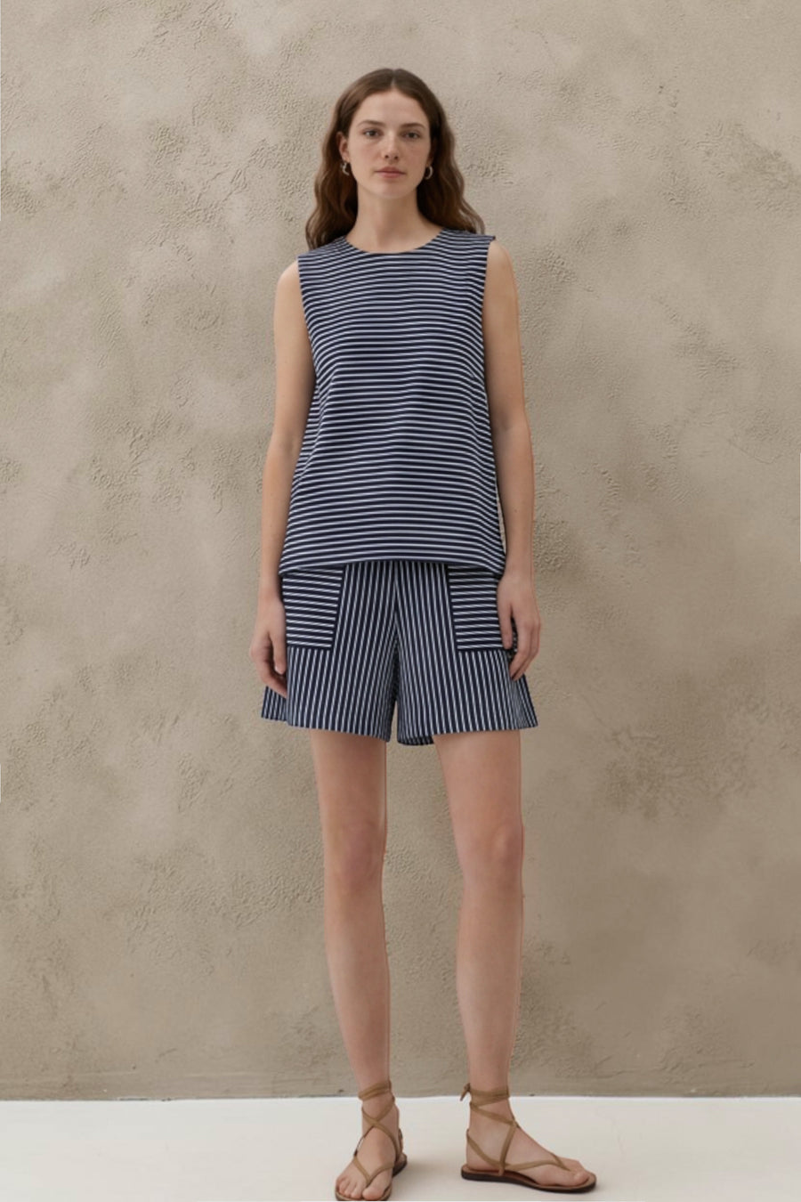 RETAMAS Sleevless and Shorts Jersey Set